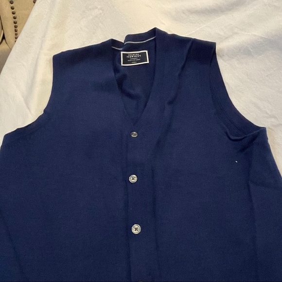 Charles Tyrwhitt Merino Wood Vest - Picture 4 of 4